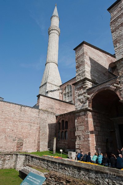 20100401_071739 D3.jpg - Minaret of Haghia Sophia and entrance